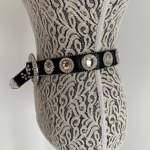 Black accent belt with silver and rhinstone studs; country style buckle - Picture 4 of 5